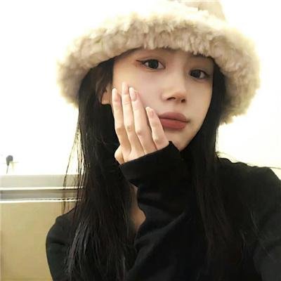 青年的椅子 海报